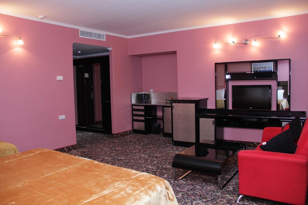 Erebuni Hotel Yerevan Luaran gambar