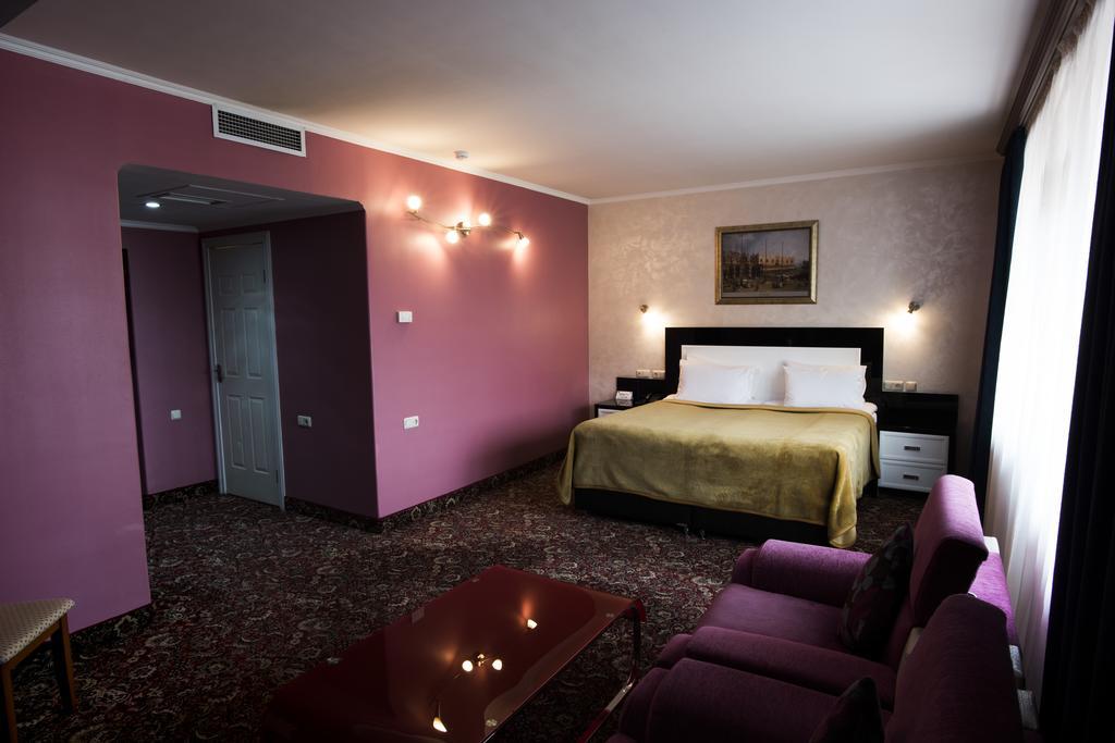 Erebuni Hotel Yerevan Luaran gambar